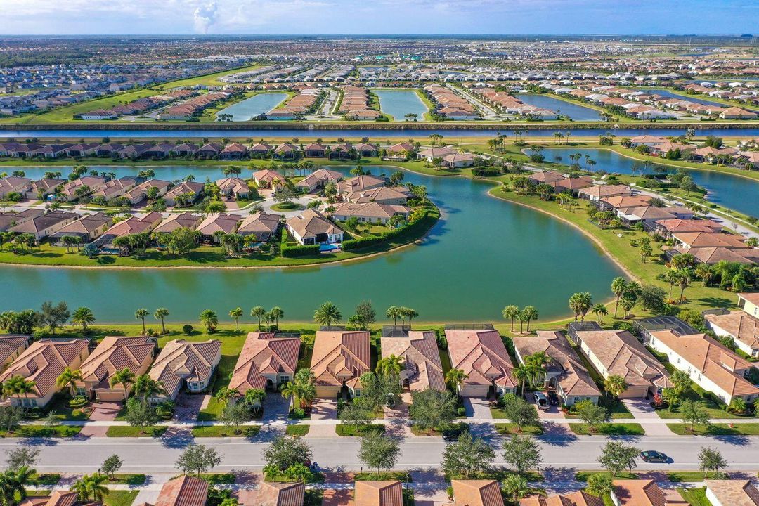 En Venta: $645,500 (3 camas, 2 baños, 2255 Pies cuadrados)