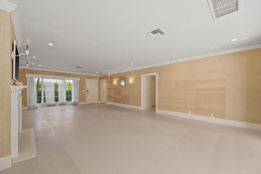 出租: $30,000 (4 贝兹, 3 浴室, 2795 平方英尺)