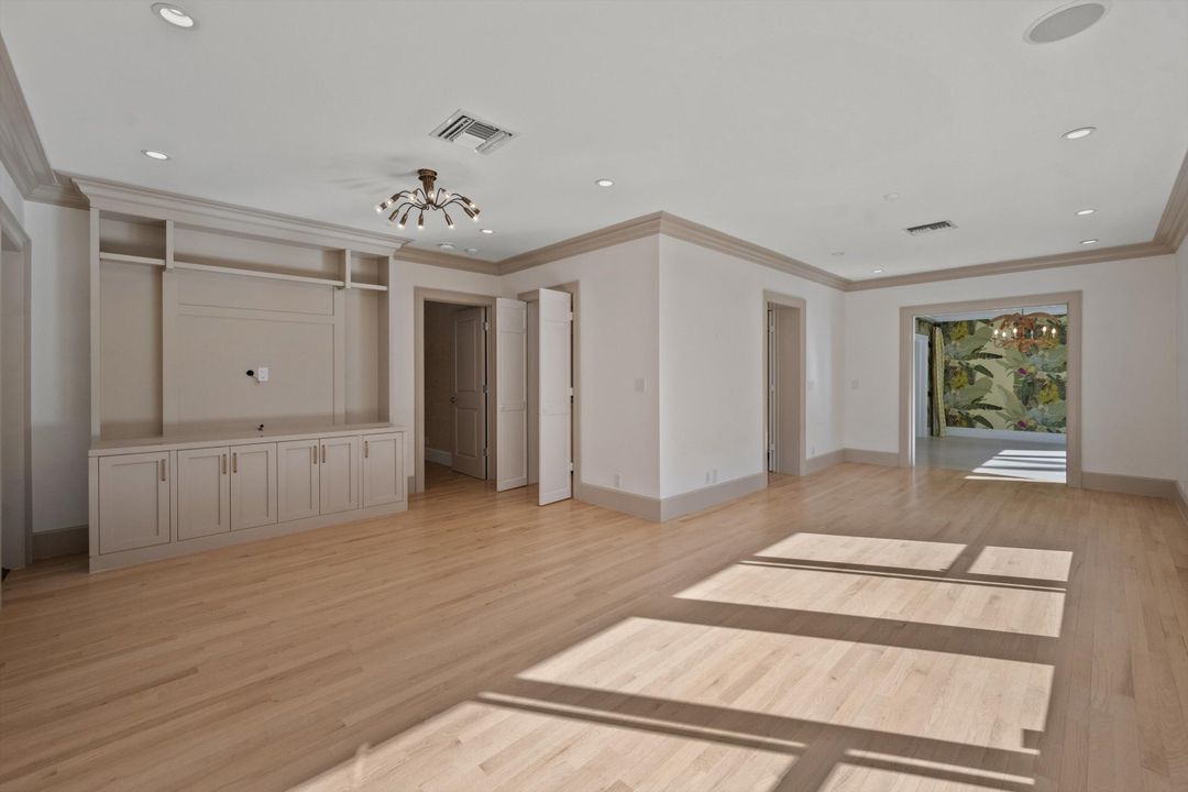 出租: $30,000 (4 贝兹, 3 浴室, 2795 平方英尺)