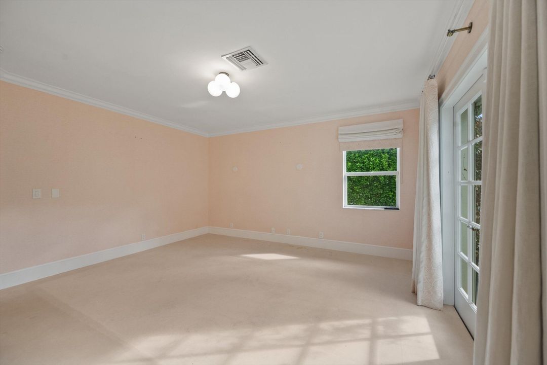 出租: $30,000 (4 贝兹, 3 浴室, 2795 平方英尺)