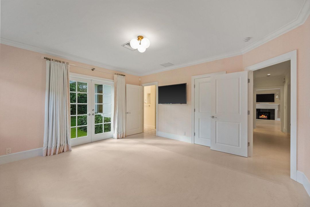 出租: $30,000 (4 贝兹, 3 浴室, 2795 平方英尺)