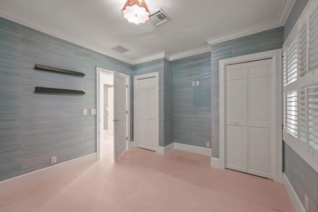 出租: $30,000 (4 贝兹, 3 浴室, 2795 平方英尺)