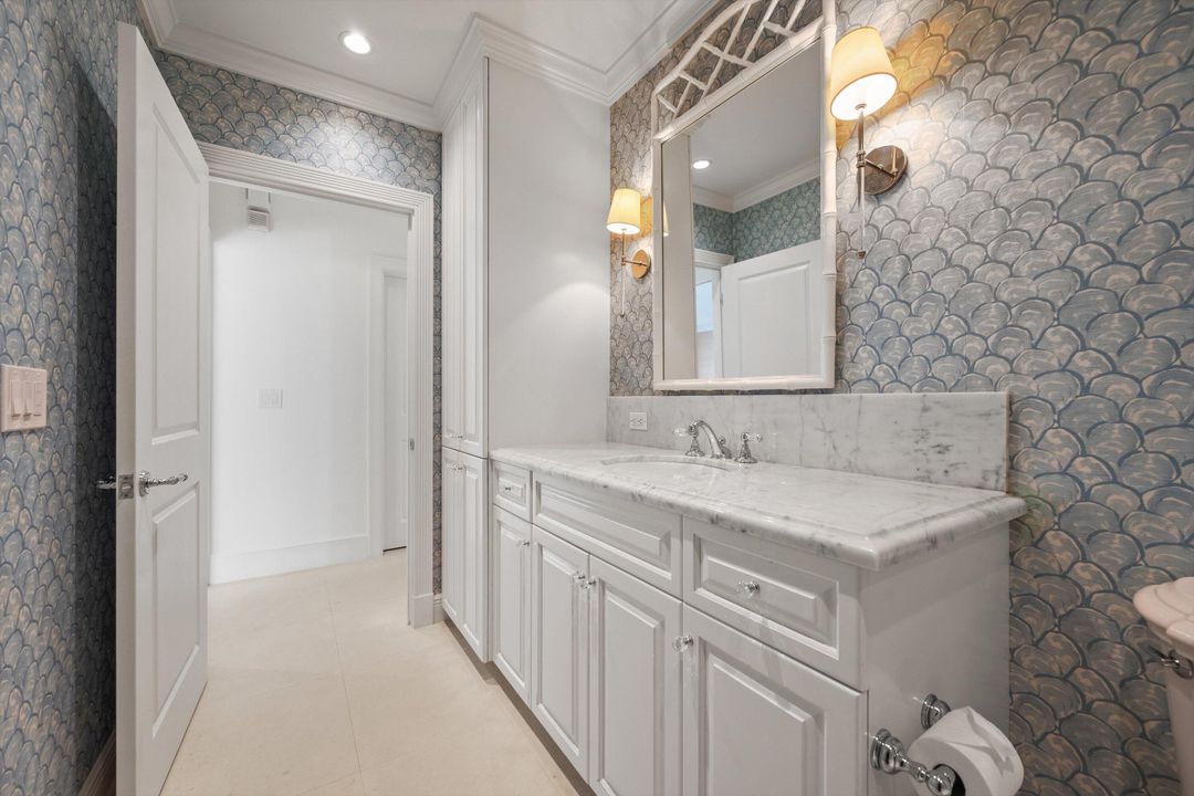 出租: $30,000 (4 贝兹, 3 浴室, 2795 平方英尺)