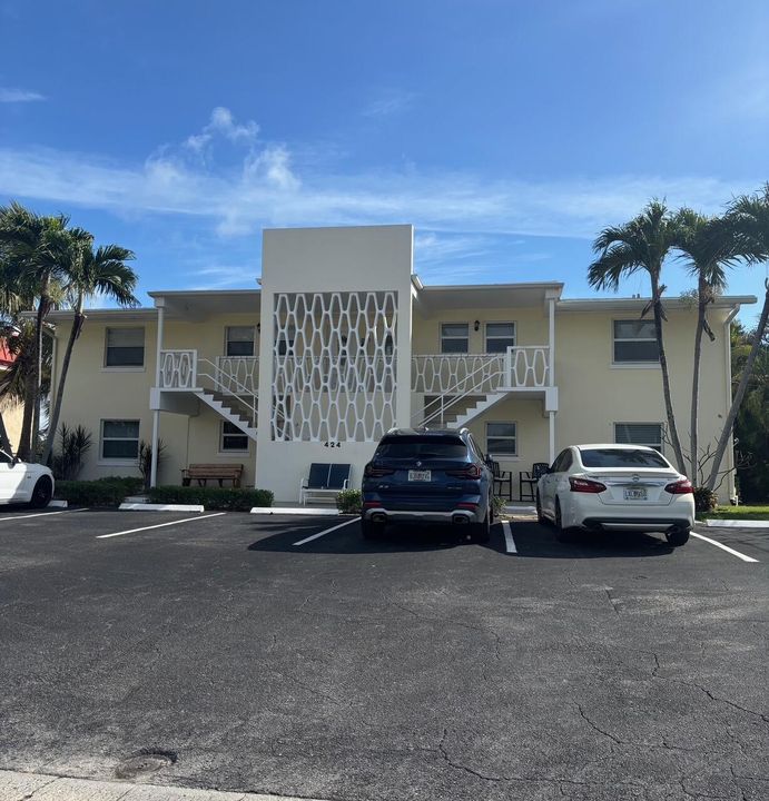 For Rent: $2,600 (2 beds, 2 baths, 1127 Square Feet)