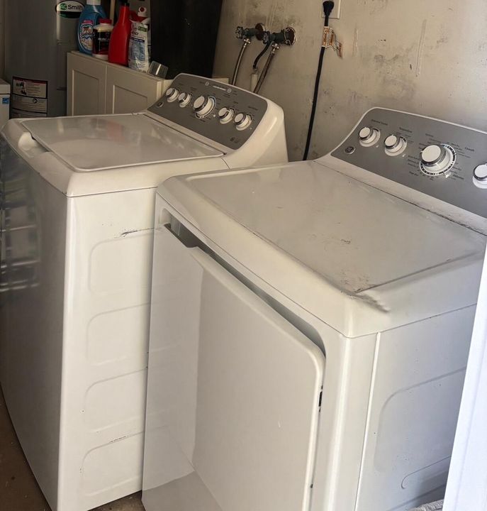 For Rent: $2,600 (2 beds, 2 baths, 1127 Square Feet)