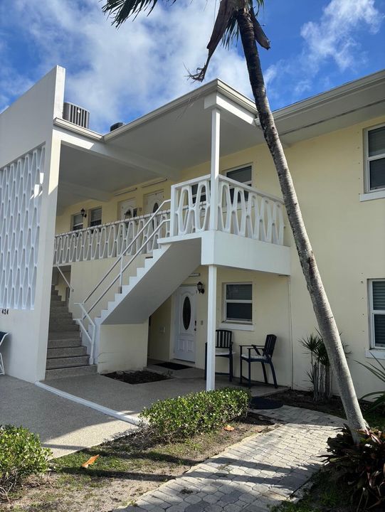 For Rent: $2,600 (2 beds, 2 baths, 1127 Square Feet)