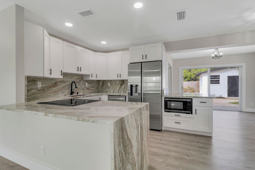 На продажу: $434,500 (3 спален, 1 ванн, 1218 Квадратных фут)