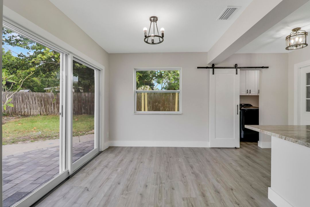 На продажу: $434,500 (3 спален, 1 ванн, 1218 Квадратных фут)