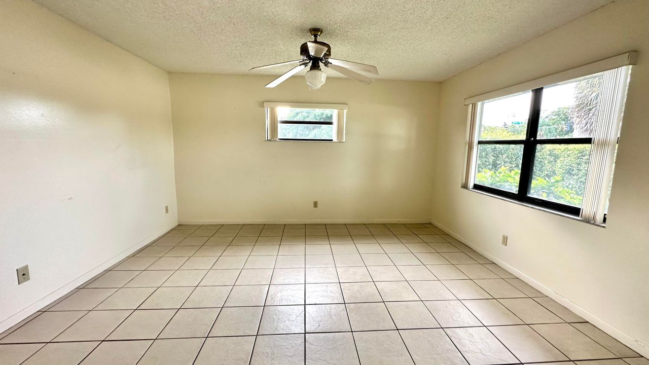 For Rent: $1,900 (2 beds, 1 baths, 1000 Square Feet)