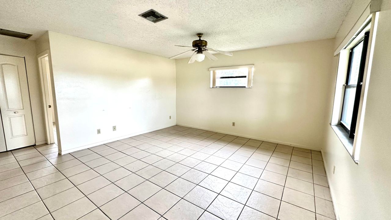 For Rent: $1,900 (2 beds, 1 baths, 1000 Square Feet)