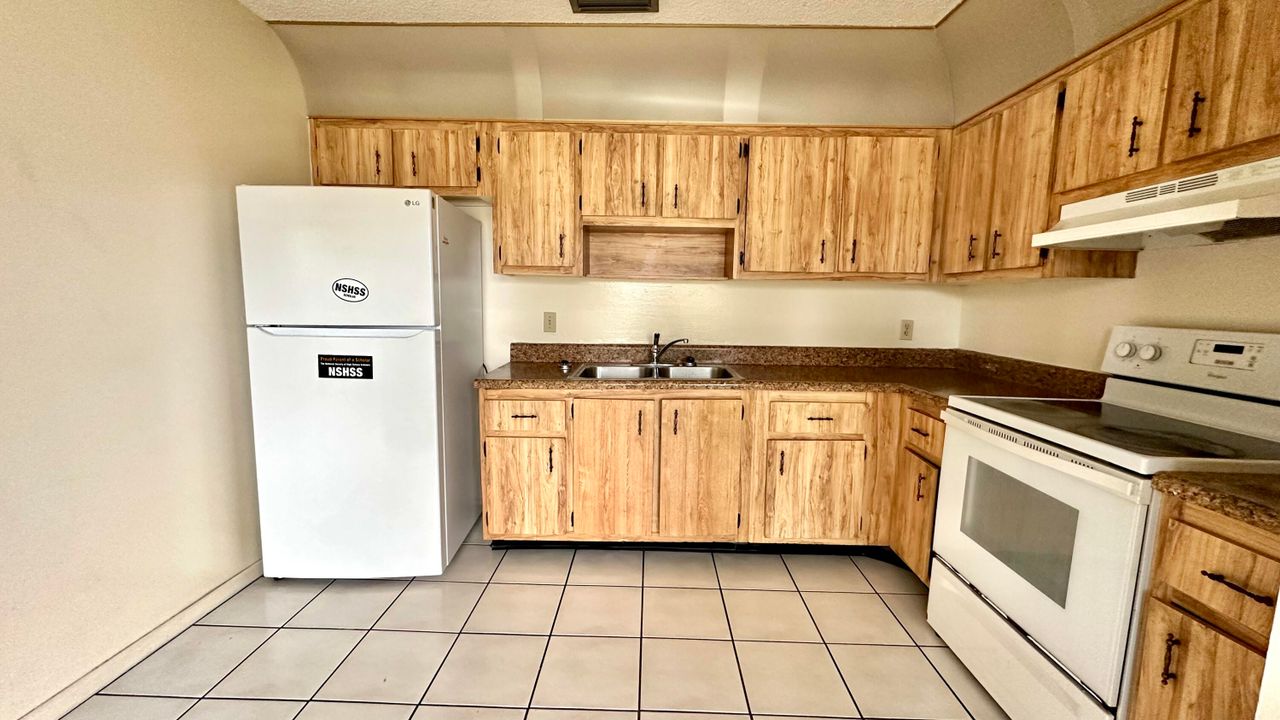 For Rent: $1,900 (2 beds, 1 baths, 1000 Square Feet)