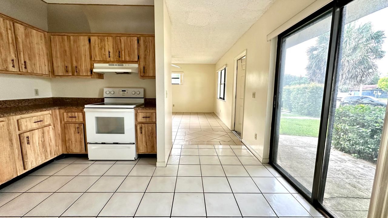 For Rent: $1,900 (2 beds, 1 baths, 1000 Square Feet)