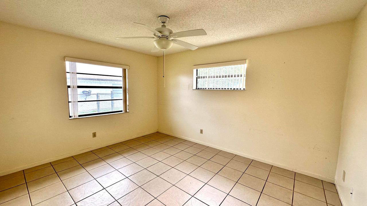 For Rent: $1,900 (2 beds, 1 baths, 1000 Square Feet)