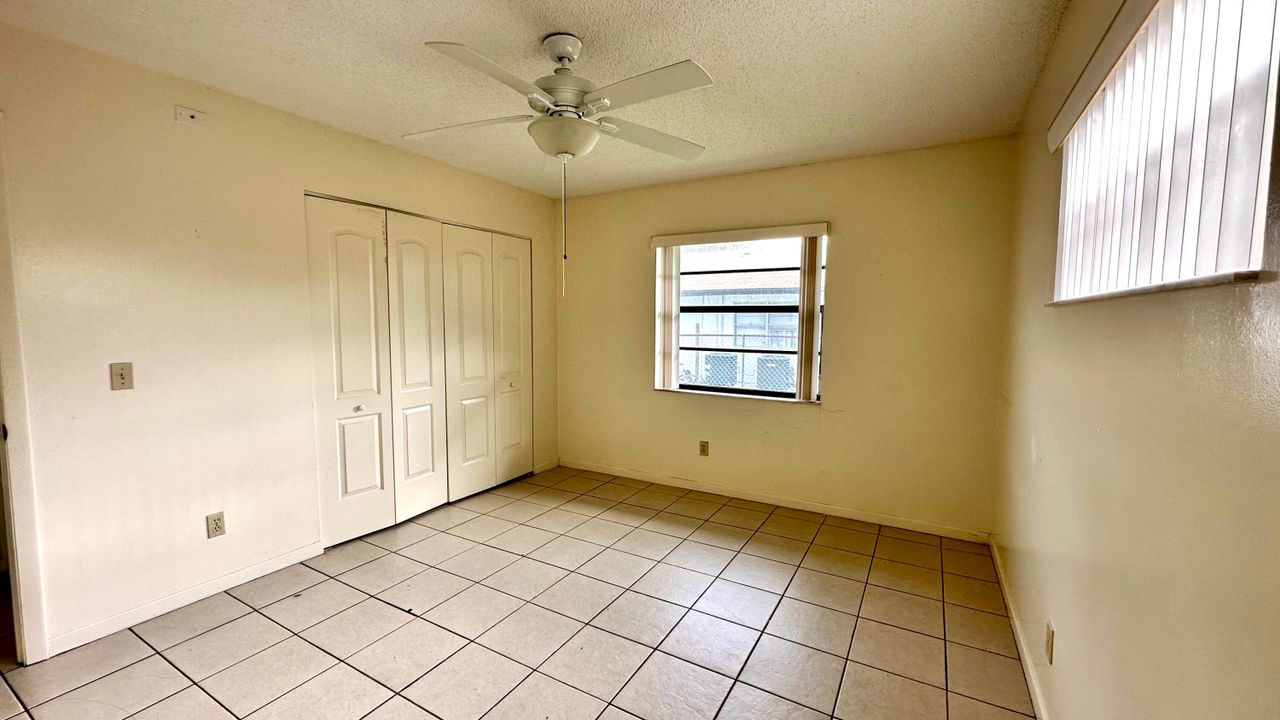 For Rent: $1,900 (2 beds, 1 baths, 1000 Square Feet)