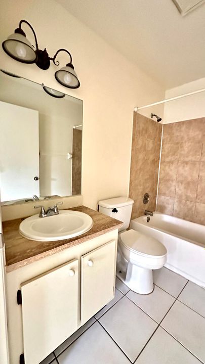 For Rent: $1,900 (2 beds, 1 baths, 1000 Square Feet)