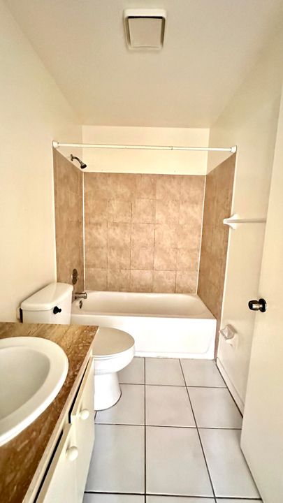 For Rent: $1,900 (2 beds, 1 baths, 1000 Square Feet)