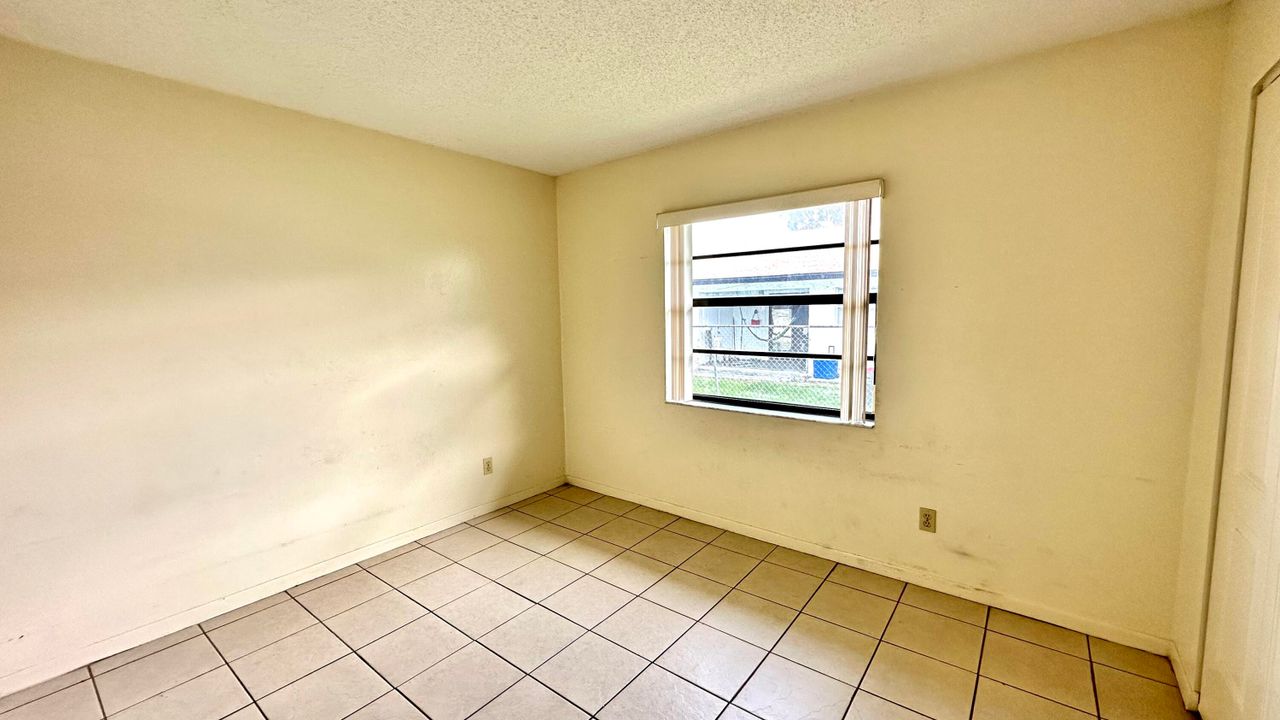 For Rent: $1,900 (2 beds, 1 baths, 1000 Square Feet)