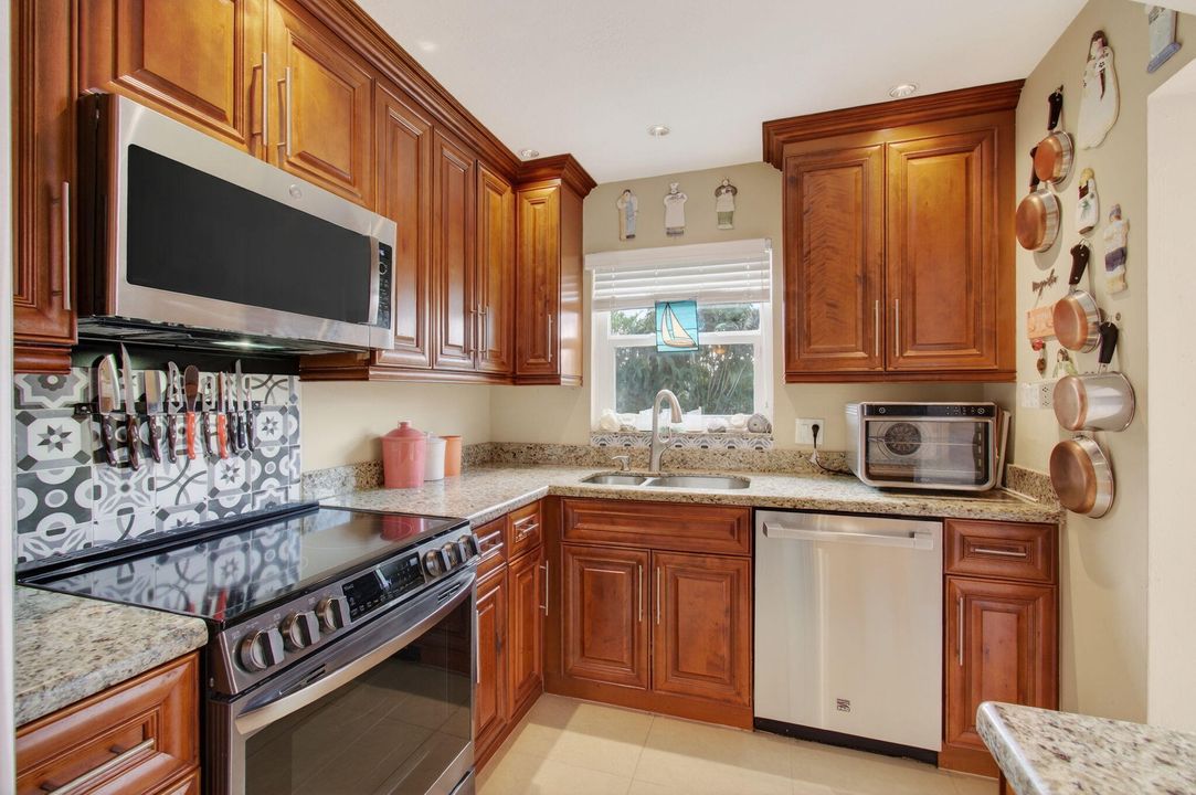 На продажу: $575,000 (3 спален, 2 ванн, 1527 Квадратных фут)