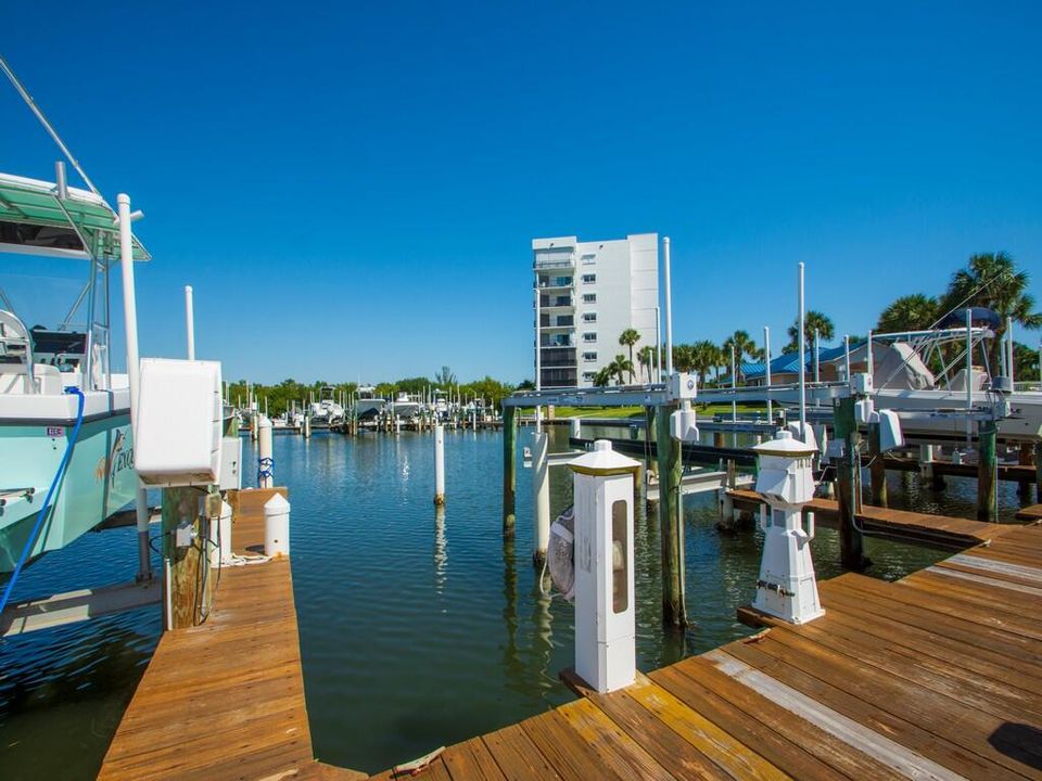 For Sale: $360,000 (2 beds, 2 baths, 1230 Square Feet)