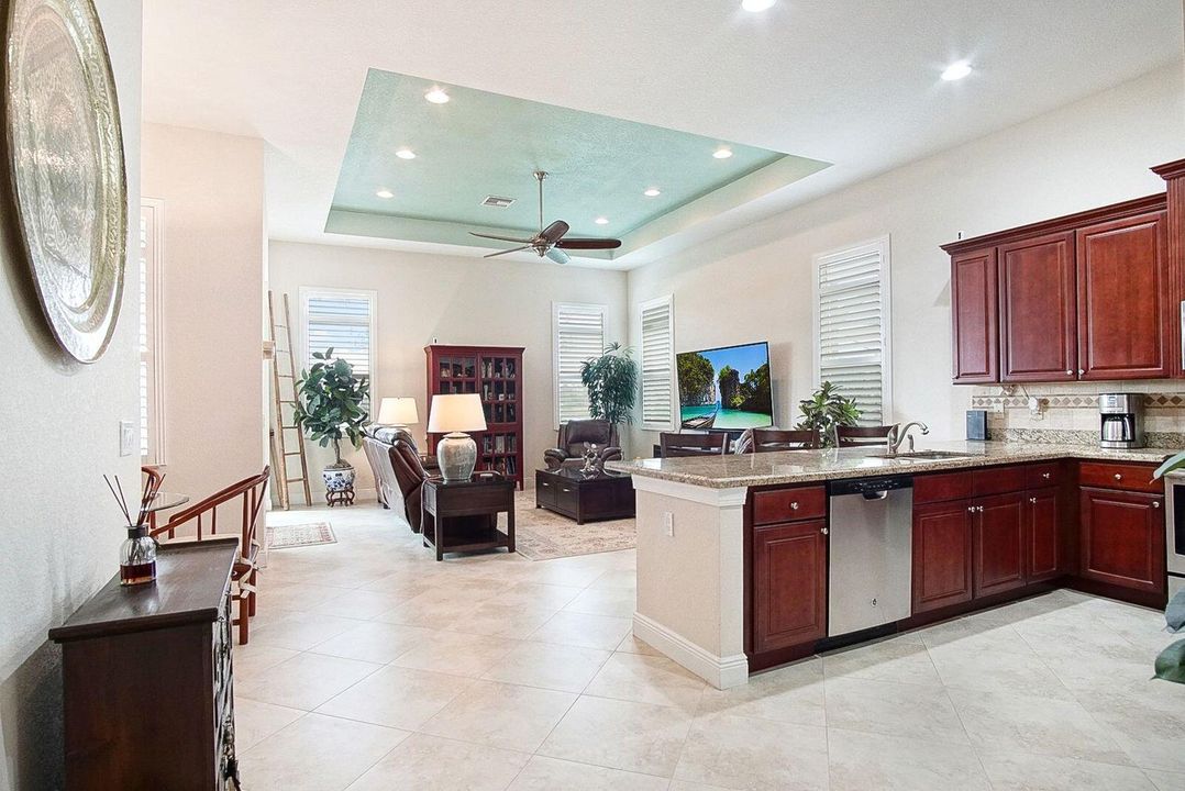 En Venta: $645,500 (3 camas, 2 baños, 2255 Pies cuadrados)