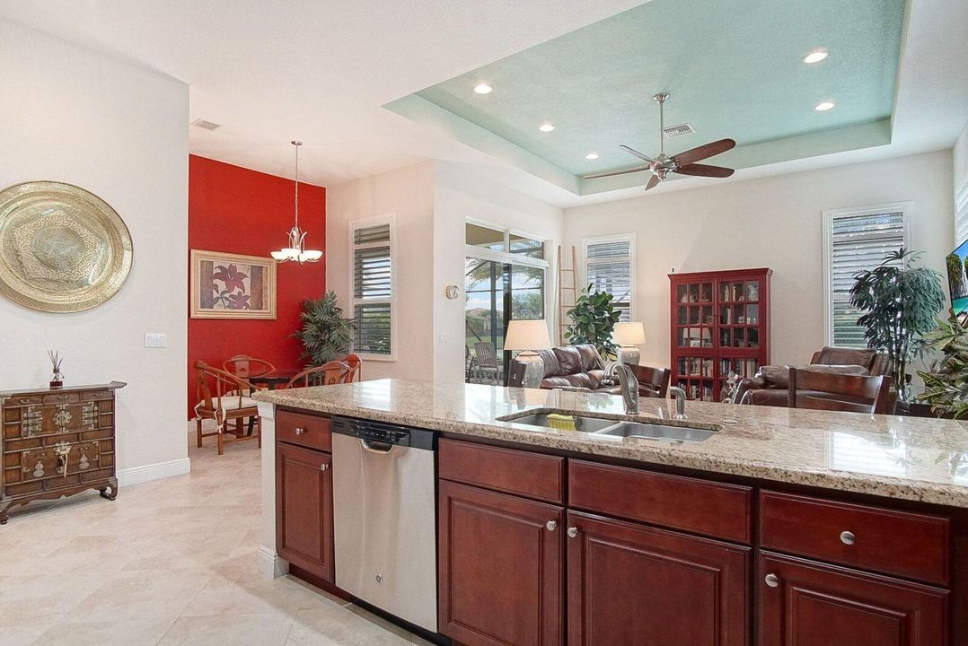 En Venta: $645,500 (3 camas, 2 baños, 2255 Pies cuadrados)