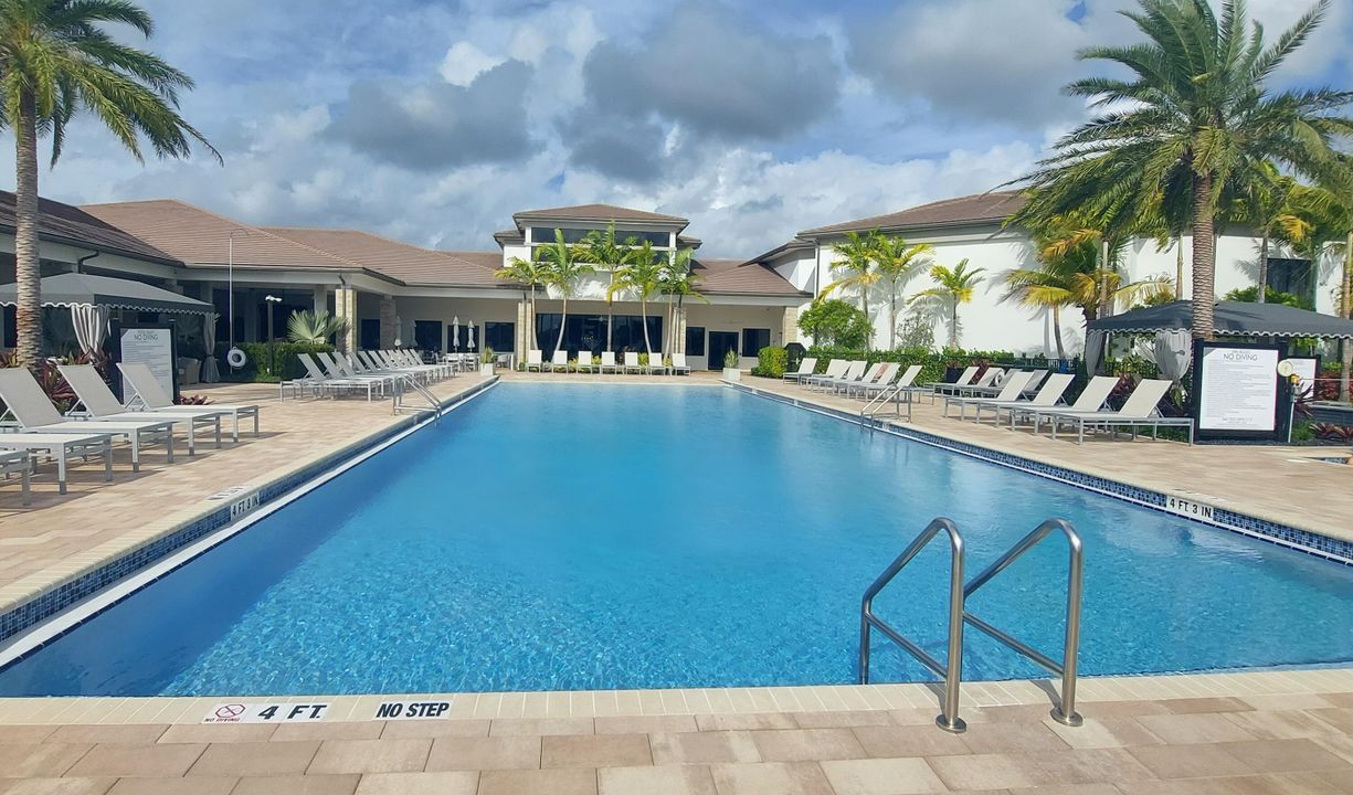 For Sale: $1,249,900 (2 beds, 2 baths, 2214 Square Feet)