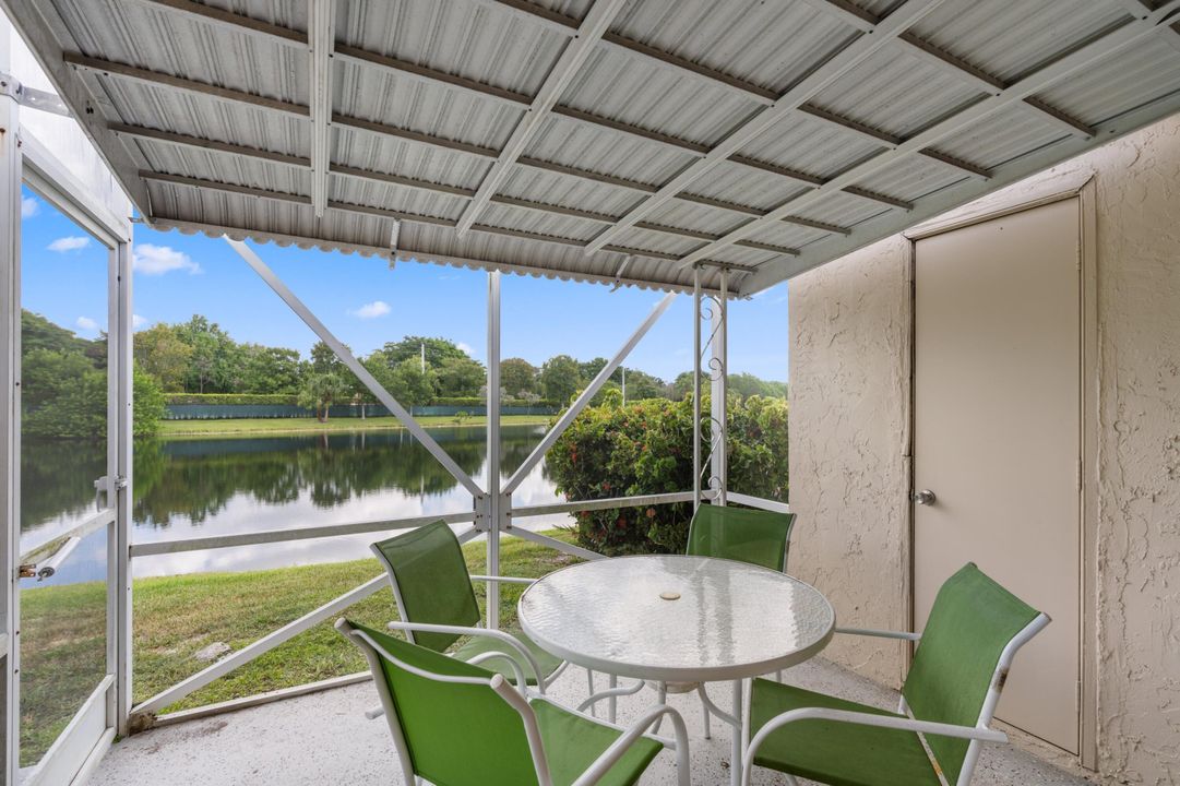 For Rent: $1,995 (2 beds, 1 baths, 908 Square Feet)