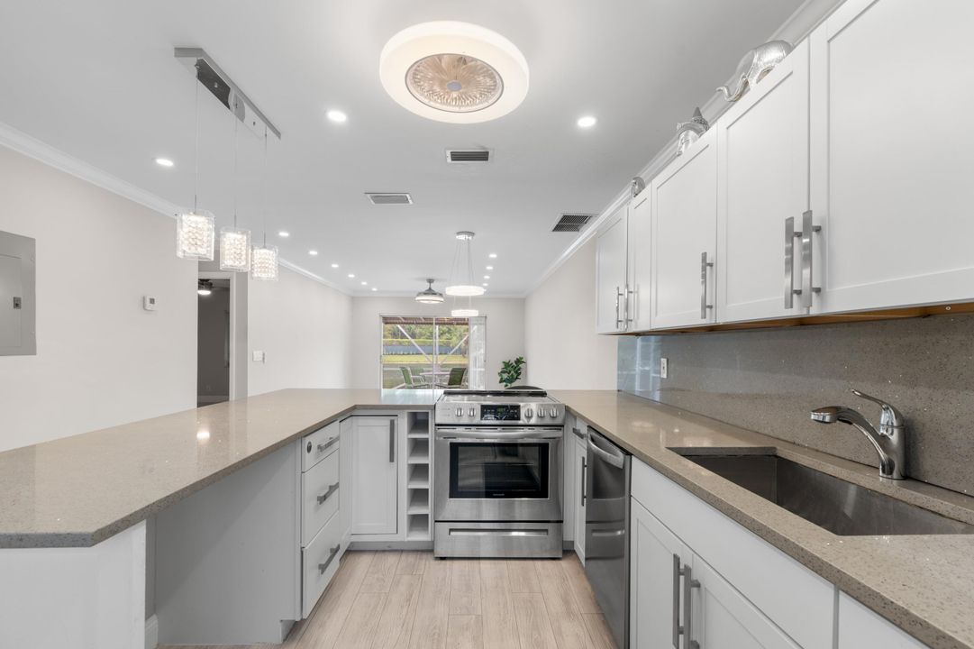 For Rent: $1,995 (2 beds, 1 baths, 908 Square Feet)