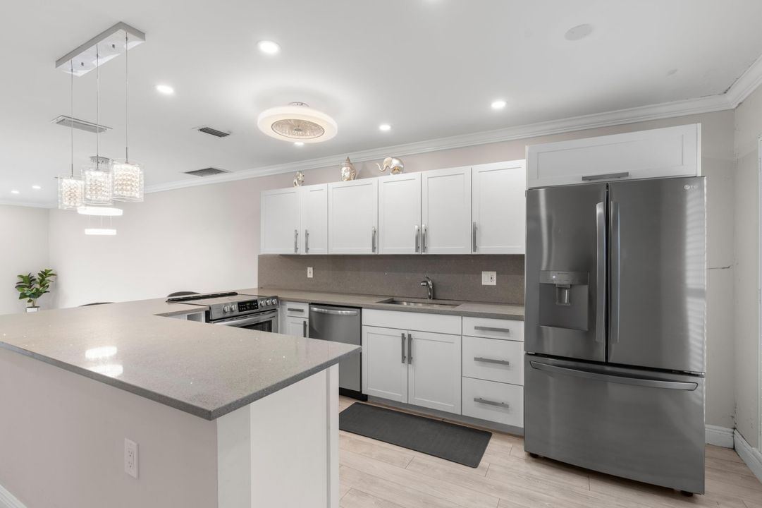 For Rent: $1,995 (2 beds, 1 baths, 908 Square Feet)