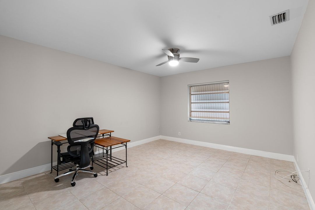 For Rent: $1,995 (2 beds, 1 baths, 908 Square Feet)