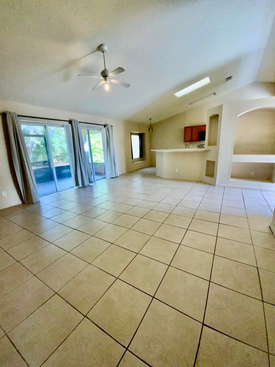 В аренду: $2,300 (3 спален, 2 ванн, 1808 Квадратных фут)