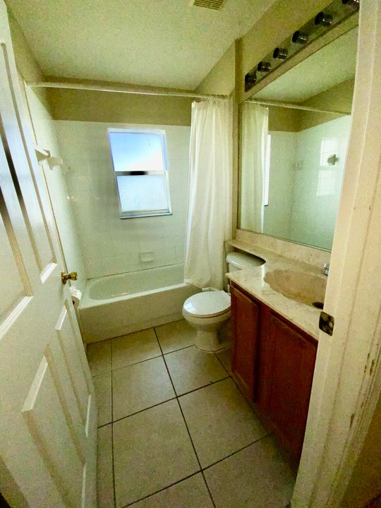 В аренду: $2,300 (3 спален, 2 ванн, 1808 Квадратных фут)