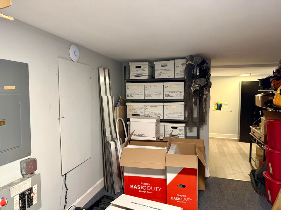 待售: $950 (0 贝兹, 0 浴室, 1806 平方英尺)