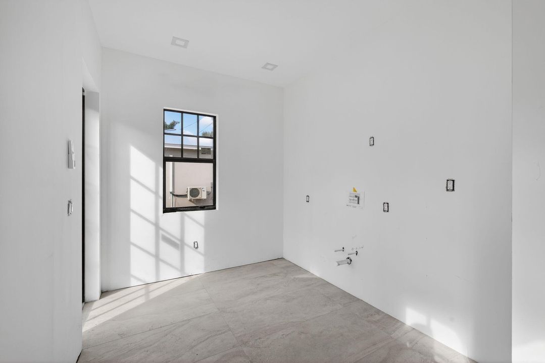 For Sale: $1,950,000 (4 beds, 3 baths, 2112 Square Feet)