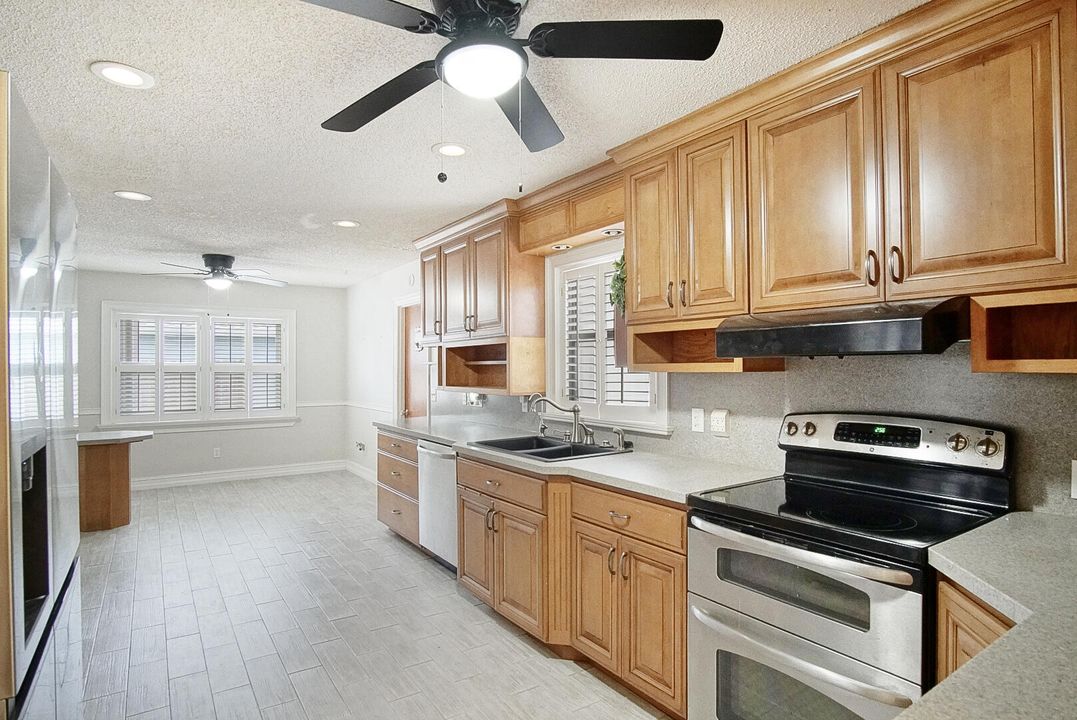 For Sale: $370,000 (3 beds, 2 baths, 1332 Square Feet)