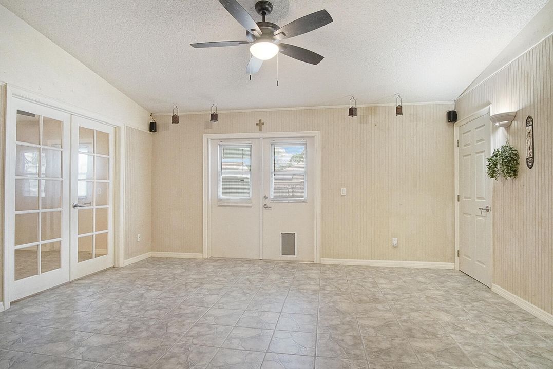 For Sale: $370,000 (3 beds, 2 baths, 1332 Square Feet)