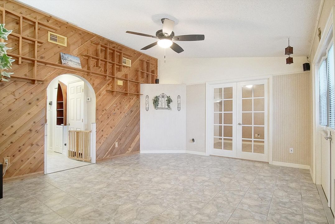 For Sale: $370,000 (3 beds, 2 baths, 1332 Square Feet)