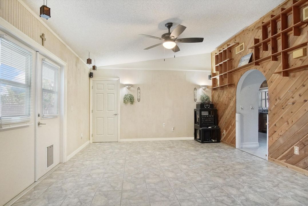 For Sale: $370,000 (3 beds, 2 baths, 1332 Square Feet)