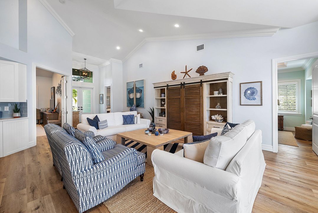 En Venta: $4,999,000 (4 camas, 3 baños, 2209 Pies cuadrados)