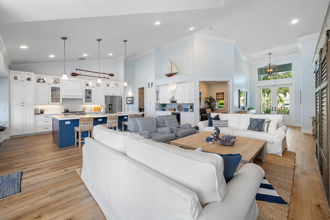 En Venta: $4,999,000 (4 camas, 3 baños, 2209 Pies cuadrados)