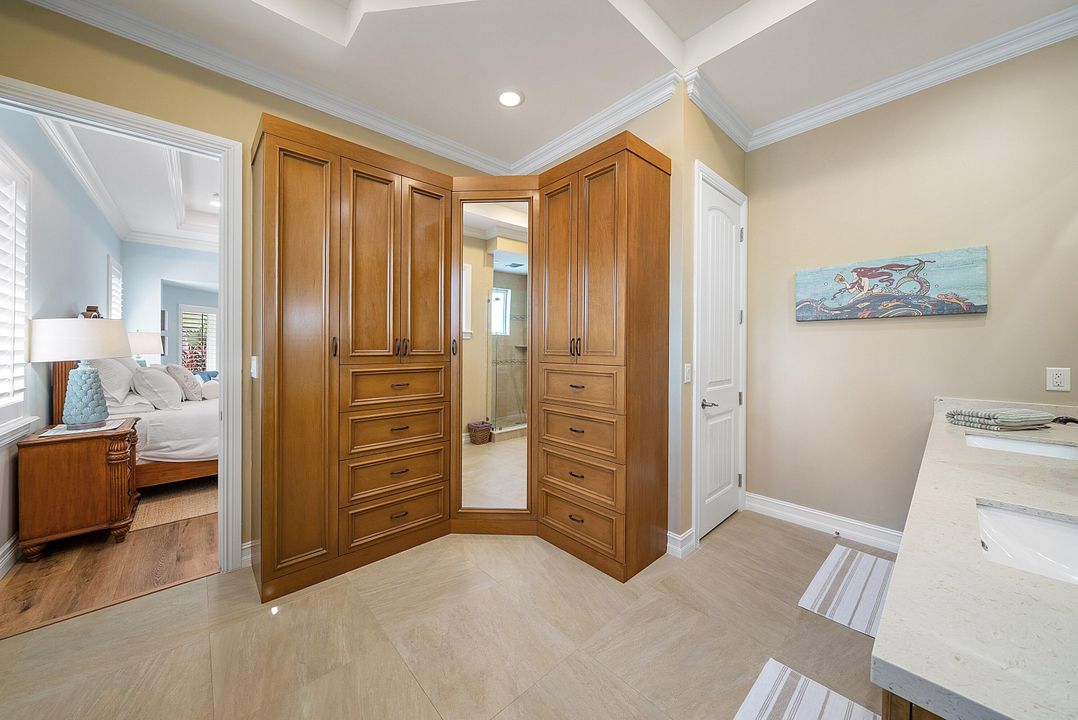 En Venta: $4,999,000 (4 camas, 3 baños, 2209 Pies cuadrados)