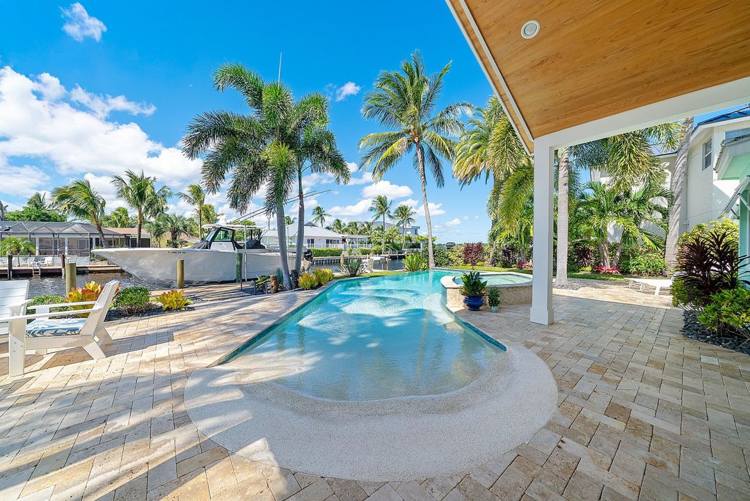 En Venta: $4,999,000 (4 camas, 3 baños, 2209 Pies cuadrados)