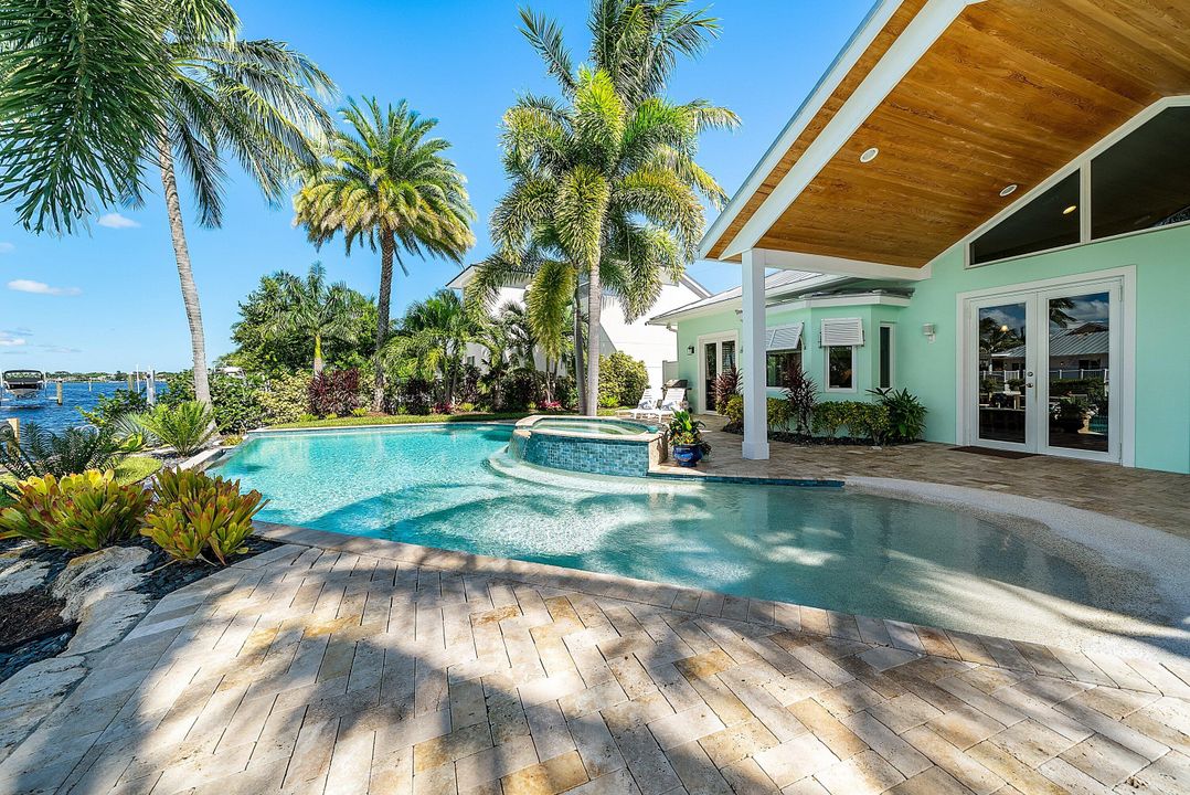 En Venta: $4,999,000 (4 camas, 3 baños, 2209 Pies cuadrados)