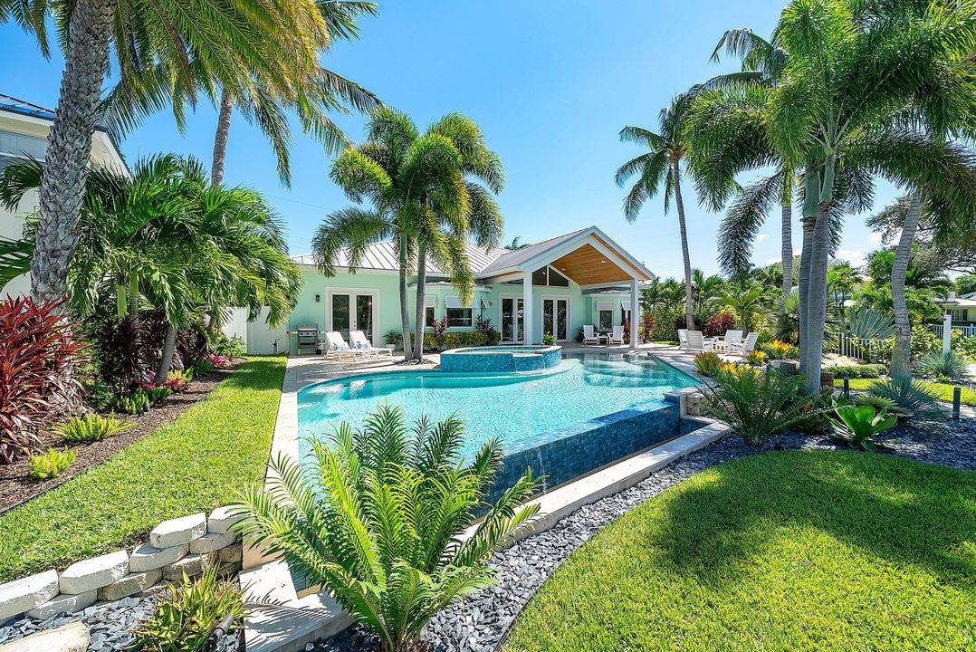 En Venta: $4,999,000 (4 camas, 3 baños, 2209 Pies cuadrados)