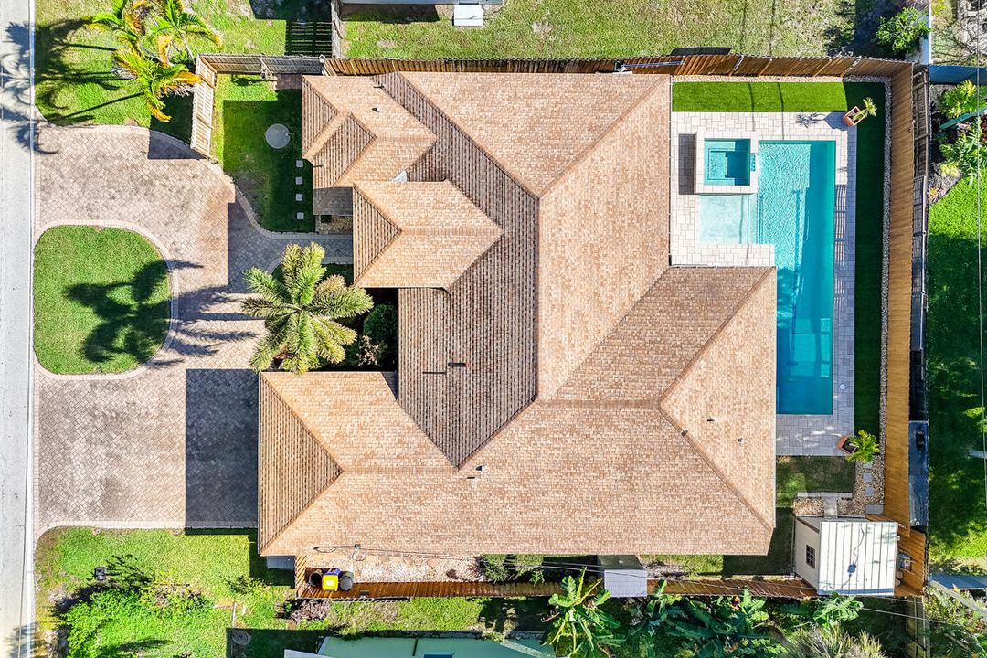 Под контрактом: $729,000 (4 спален, 3 ванн, 2303 Квадратных фут)