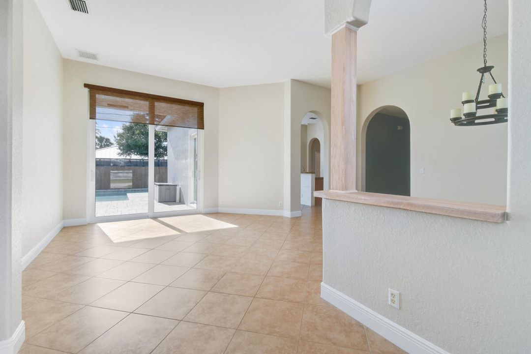 Под контрактом: $729,000 (4 спален, 3 ванн, 2303 Квадратных фут)