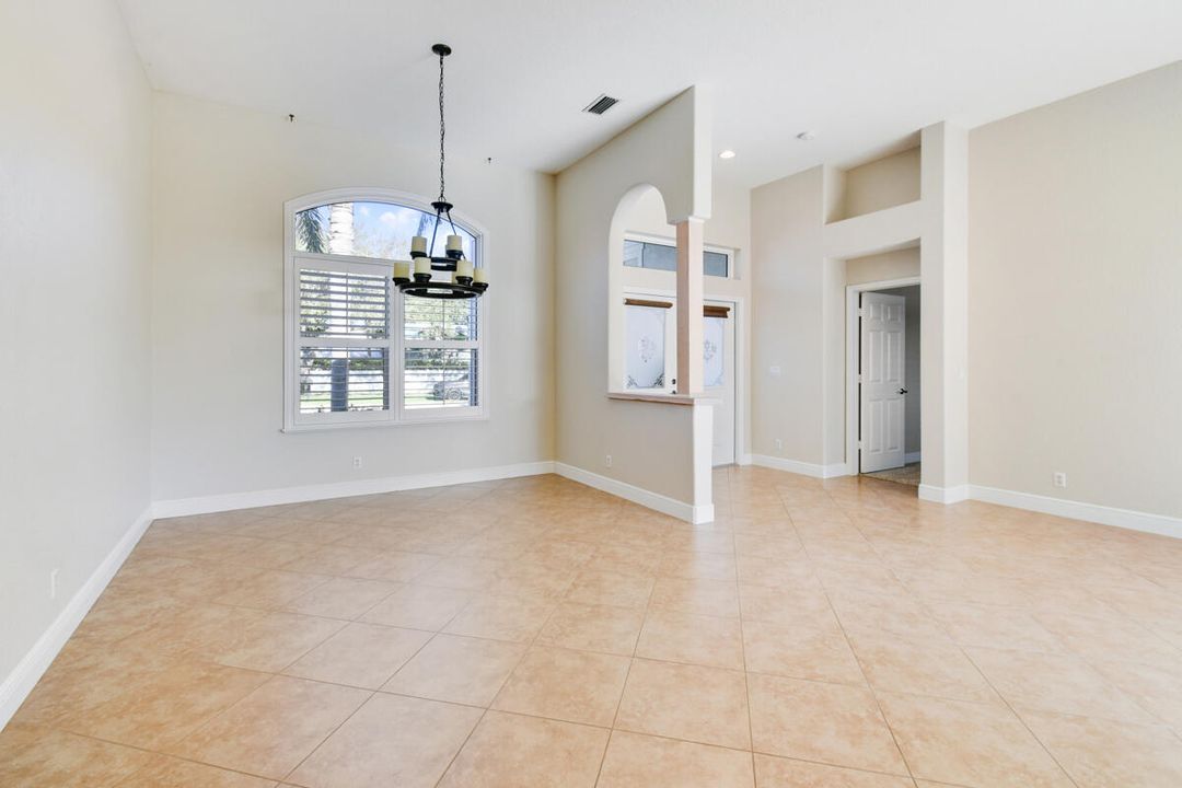 Под контрактом: $729,000 (4 спален, 3 ванн, 2303 Квадратных фут)