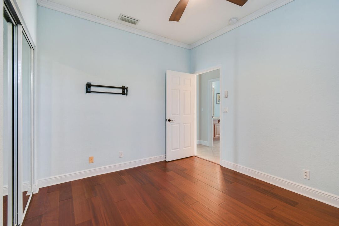 Под контрактом: $729,000 (4 спален, 3 ванн, 2303 Квадратных фут)