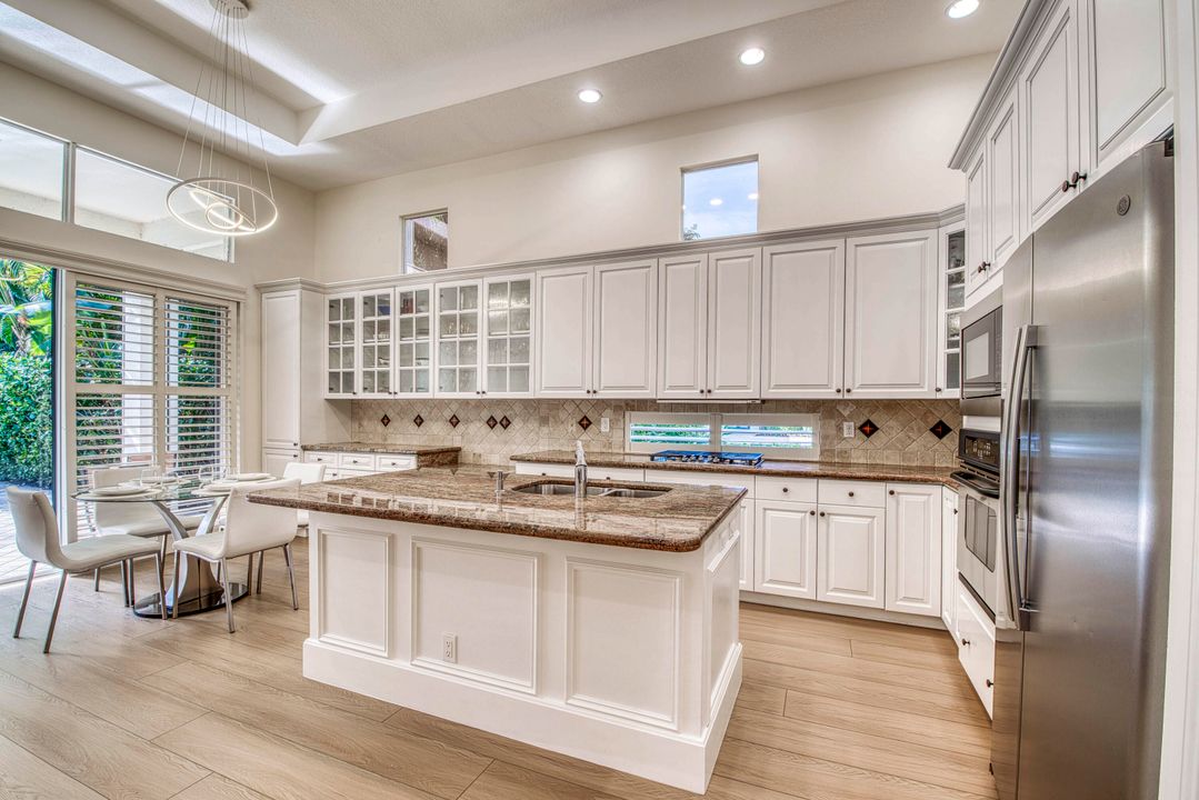 For Sale: $1,999,000 (3 beds, 3 baths, 2685 Square Feet)