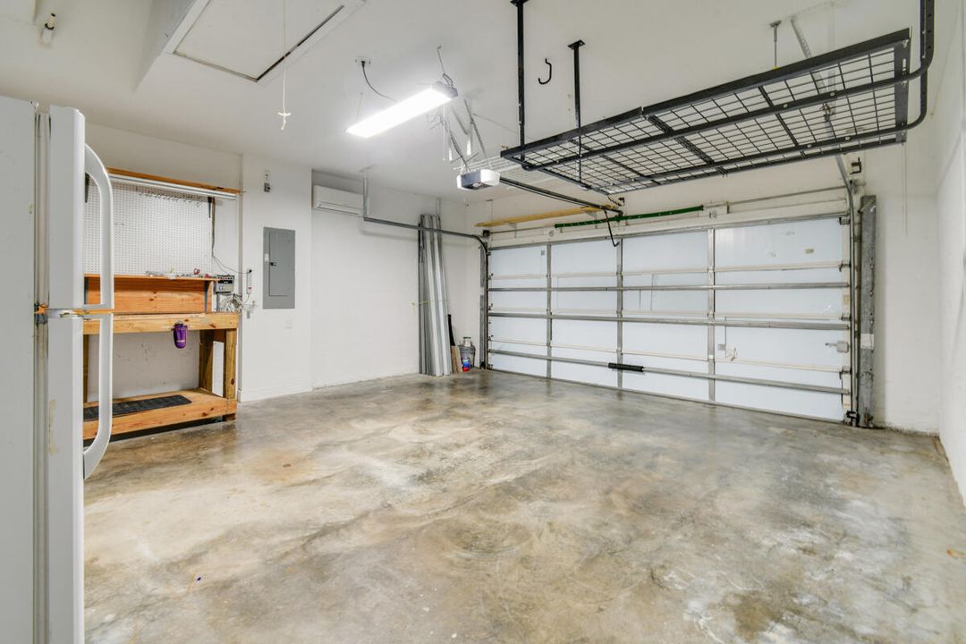 Под контрактом: $729,000 (4 спален, 3 ванн, 2303 Квадратных фут)